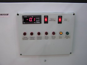 Контроль температуры воды в емкости производился с помощью электронного прибора
