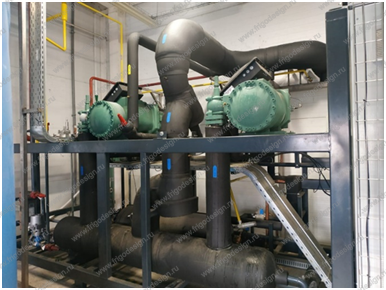 Компрессорный агрегат установки холодоснабжения фризеров на производстве Фриготрейд и после монтажа у заказчика.
