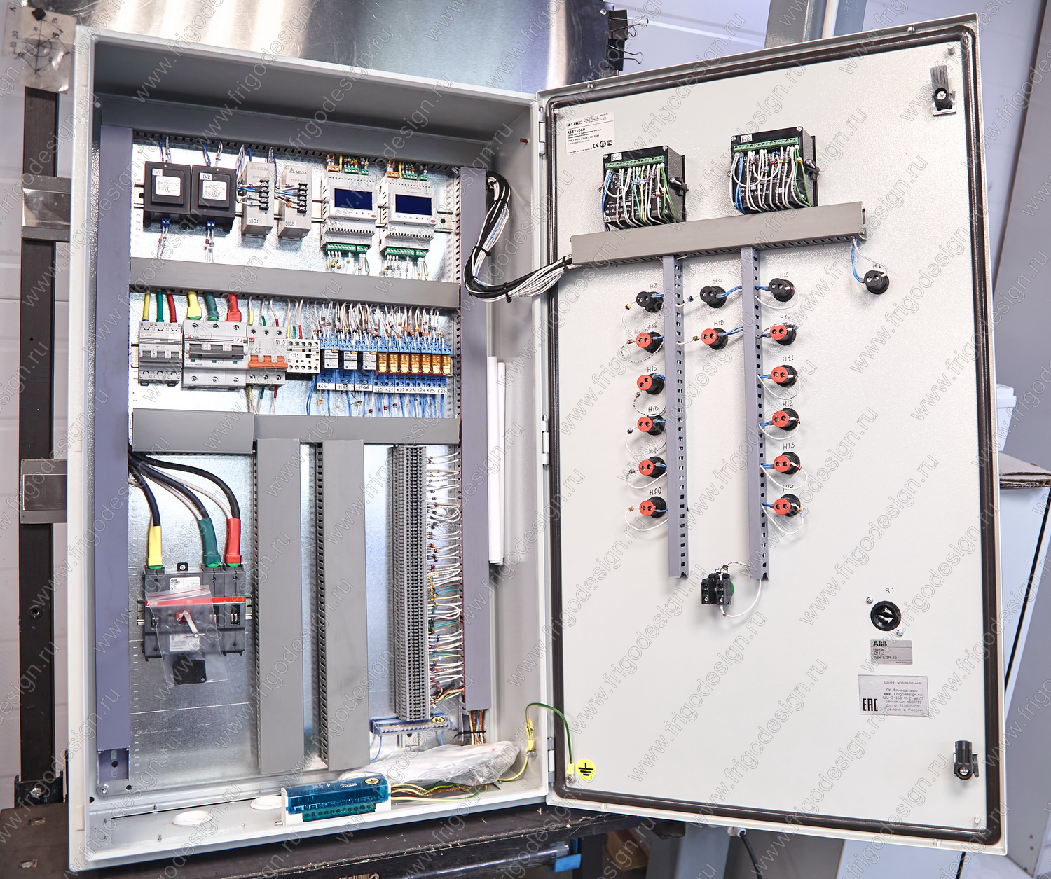 Электрический щит управления холодильными машинами, воздухоохладителями и конденсаторами